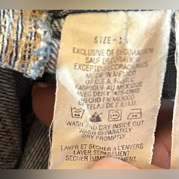 Women’s Tommy Hilfiger Distressed Vintage Denim Jean Shorts 5” Inseam Size 14 - Picture 6 of 6